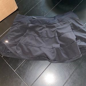 Size 10 pace rival lululemon skort